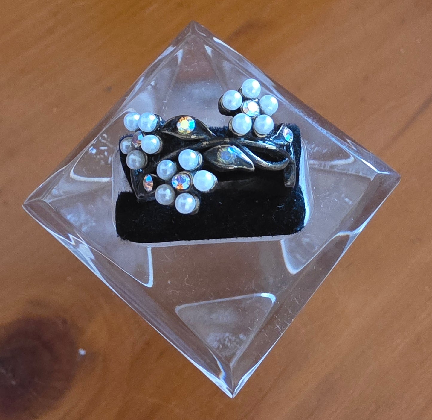 Midnight Pearl Vine Ring